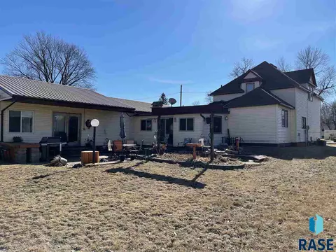 300 E State St, Marion, SD 57043 photo 27