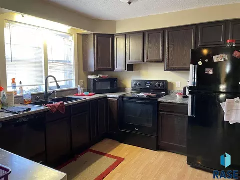 300 E State St, Marion, SD 57043 photo 4