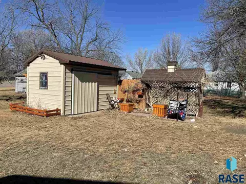 300 E State St, Marion, SD 57043 photo 29