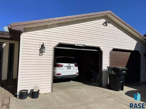 300 E State St, Marion, SD 57043 photo 3
