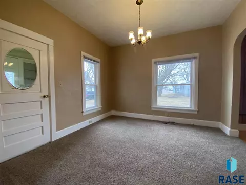 511 SW 2nd St, Madison, SD 57042 photo 7