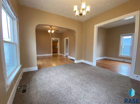 511 SW 2nd St, Madison, SD 57042 photo 6
