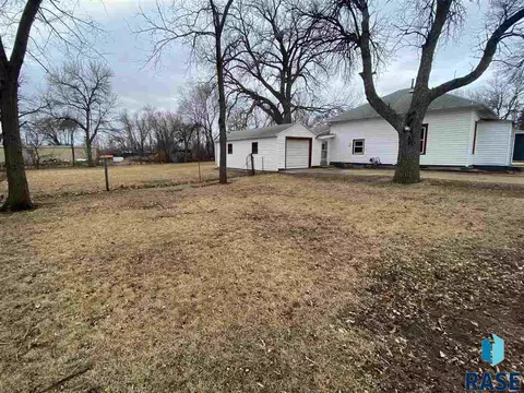 511 SW 2nd St, Madison, SD 57042 photo 13