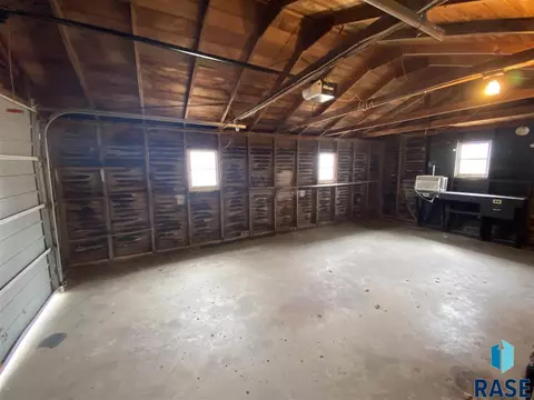 511 SW 2nd St, Madison, SD 57042 photo 11