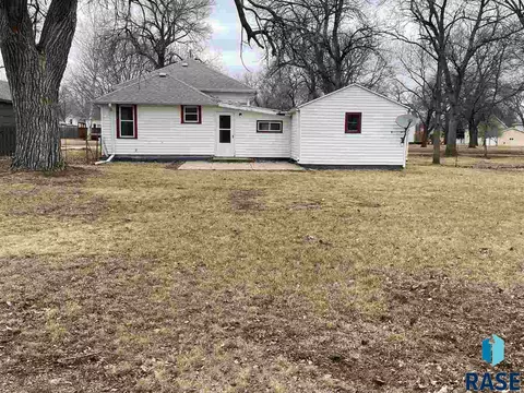 511 SW 2nd St, Madison, SD 57042 photo 14
