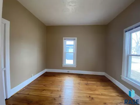511 SW 2nd St, Madison, SD 57042 photo 8
