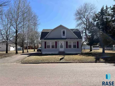 815 W Hanson Ave, Mitchell, SD 57301 photo 1