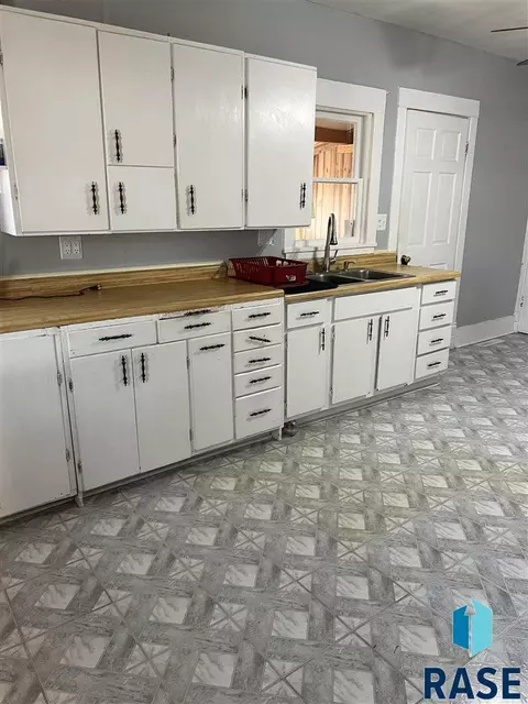 815 W Hanson Ave, Mitchell, SD 57301 photo 8