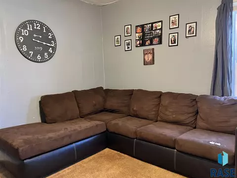 815 W Hanson Ave, Mitchell, SD 57301 photo 5