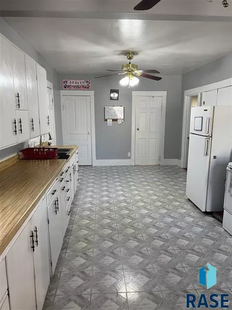 815 W Hanson Ave, Mitchell, SD 57301 photo 6