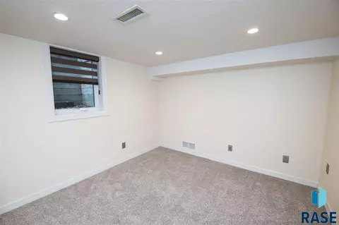 212 E 31st St, Sioux Falls, SD 57105 photo 27