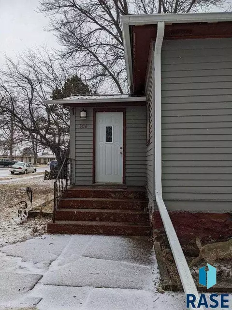 306 N Washington Ave, Viborg, SD 57070 photo 1