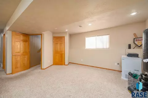 2001 S Purdue Ave, Sioux Falls, SD 57106 photo 17