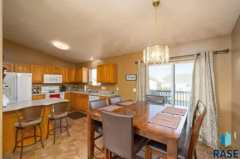 2001 S Purdue Ave, Sioux Falls, SD 57106 photo 6