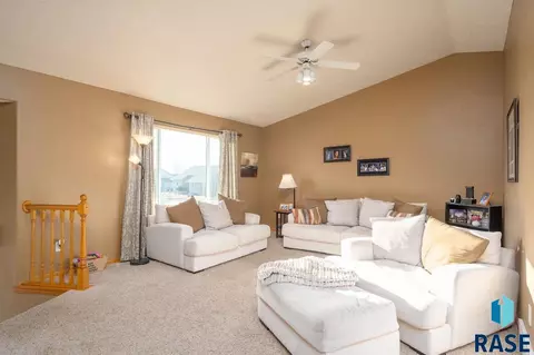 2001 S Purdue Ave, Sioux Falls, SD 57106 photo 5