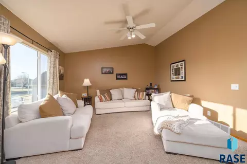 2001 S Purdue Ave, Sioux Falls, SD 57106 photo 3