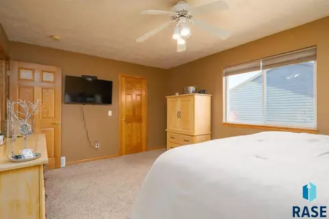 2001 S Purdue Ave, Sioux Falls, SD 57106 photo 11