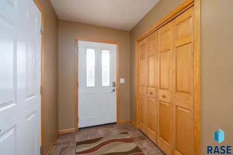 2001 S Purdue Ave, Sioux Falls, SD 57106 photo 2