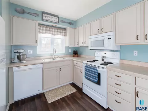5108 E 16th St, Sioux Falls, SD 57110 photo 7