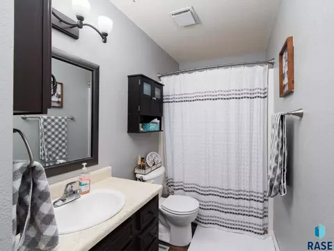 5108 E 16th St, Sioux Falls, SD 57110 photo 8