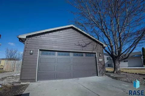 700 N Atkins Dr, Tea, SD 57064 photo 2