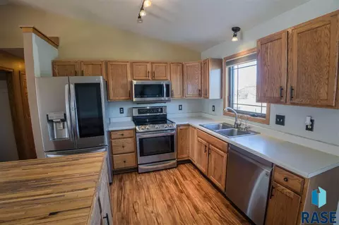 700 N Atkins Dr, Tea, SD 57064 photo 6