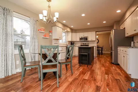 2208 E 54th St, Sioux Falls, SD 57103 photo 10