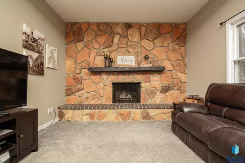 2208 E 54th St, Sioux Falls, SD 57103 photo 4