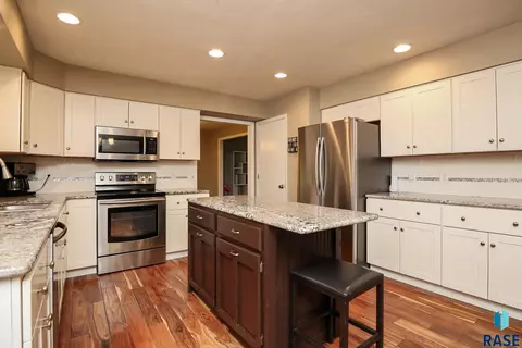 2208 E 54th St, Sioux Falls, SD 57103 photo 6