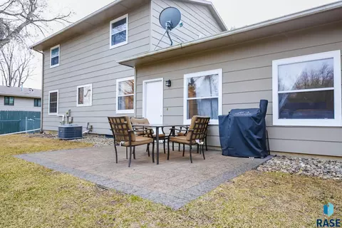 2208 E 54th St, Sioux Falls, SD 57103 photo 32