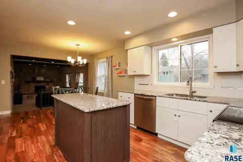 2208 E 54th St, Sioux Falls, SD 57103 photo 12