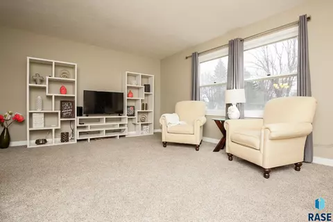 2208 E 54th St, Sioux Falls, SD 57103 photo 14