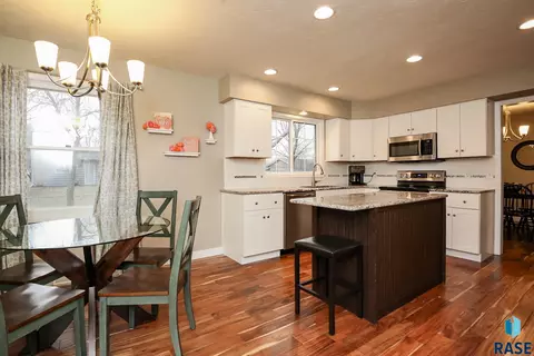 2208 E 54th St, Sioux Falls, SD 57103 photo 8