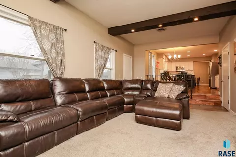 2208 E 54th St, Sioux Falls, SD 57103 photo 5