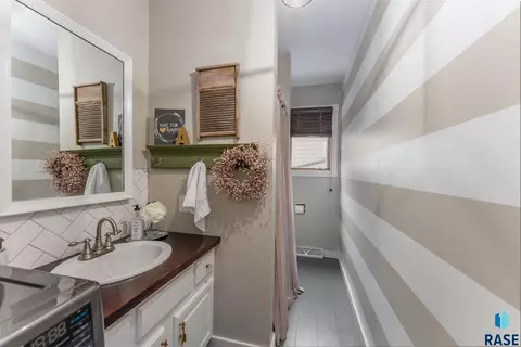 500 W Maple St, Tea, SD 57064 photo 11