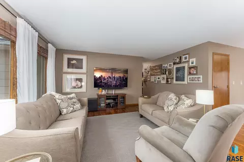 500 W Maple St, Tea, SD 57064 photo 9
