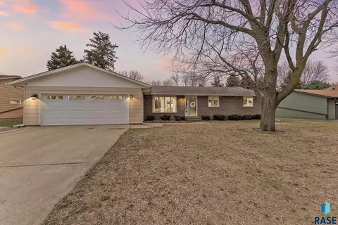 500 W Maple St, Tea, SD 57064 photo 1