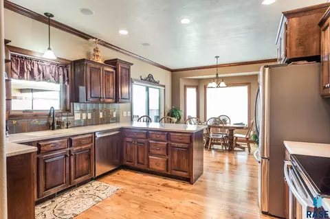 2413 E Baxter Cir, Sioux Falls, SD 57108 photo 9