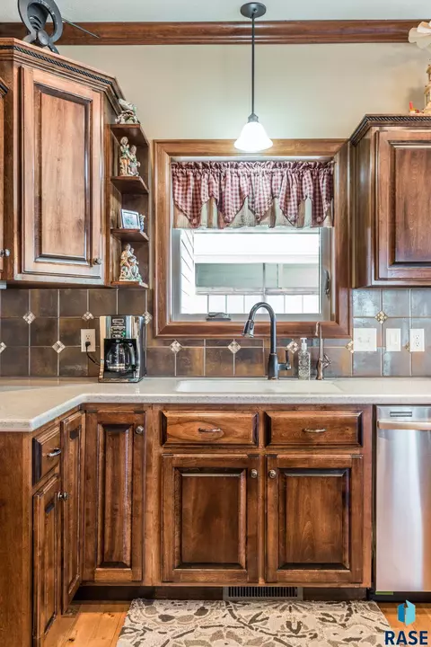 2413 E Baxter Cir, Sioux Falls, SD 57108 photo 8