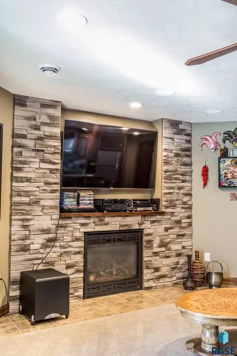 2413 E Baxter Cir, Sioux Falls, SD 57108 photo 23