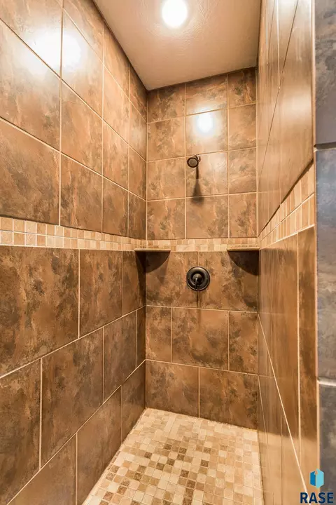 2413 E Baxter Cir, Sioux Falls, SD 57108 photo 14