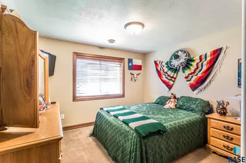 2413 E Baxter Cir, Sioux Falls, SD 57108 photo 28