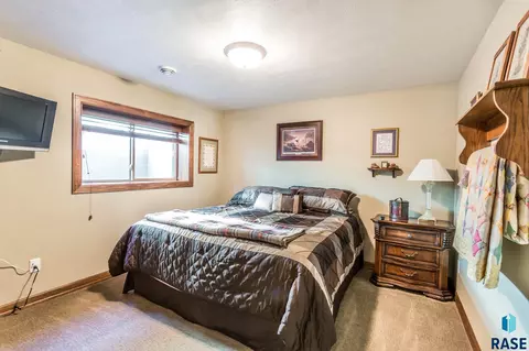 2413 E Baxter Cir, Sioux Falls, SD 57108 photo 27