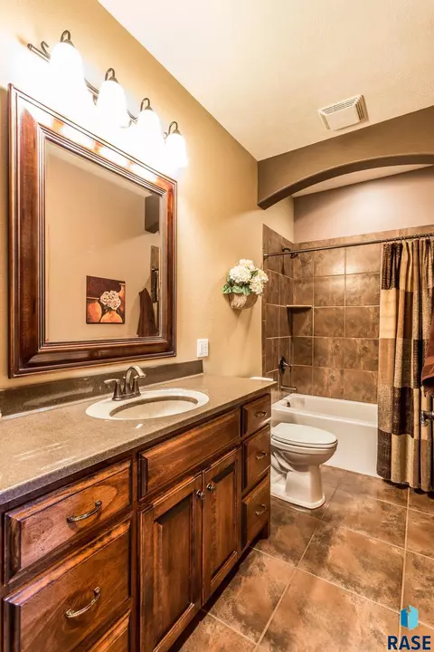 2413 E Baxter Cir, Sioux Falls, SD 57108 photo 17