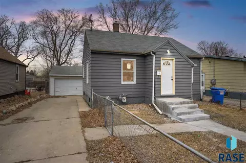 1305 N Spring Ave, Sioux Falls, SD 57104 photo 1