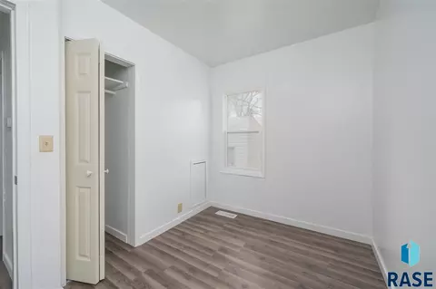 1305 N Spring Ave, Sioux Falls, SD 57104 photo 9