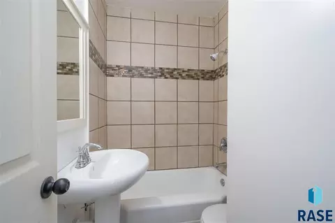 1305 N Spring Ave, Sioux Falls, SD 57104 photo 11