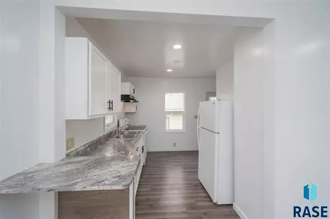 1305 N Spring Ave, Sioux Falls, SD 57104 photo 3