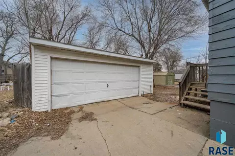 1305 N Spring Ave, Sioux Falls, SD 57104 photo 14
