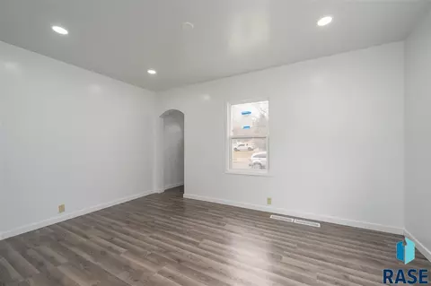 1305 N Spring Ave, Sioux Falls, SD 57104 photo 6
